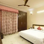 Hotel Luxe Manor Near Delhi Airport
