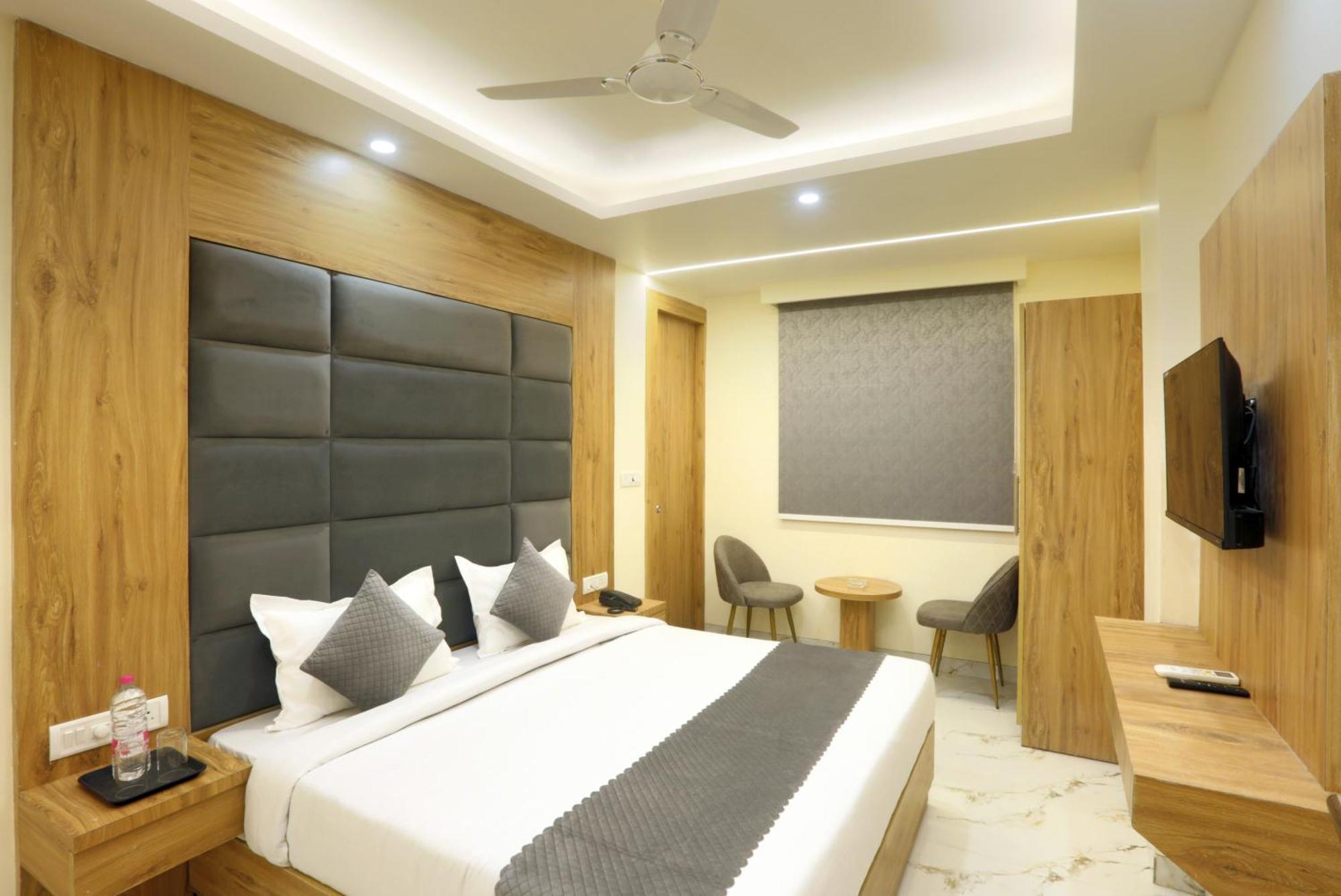 Luxe Manor Near Delhi Airport Hotel