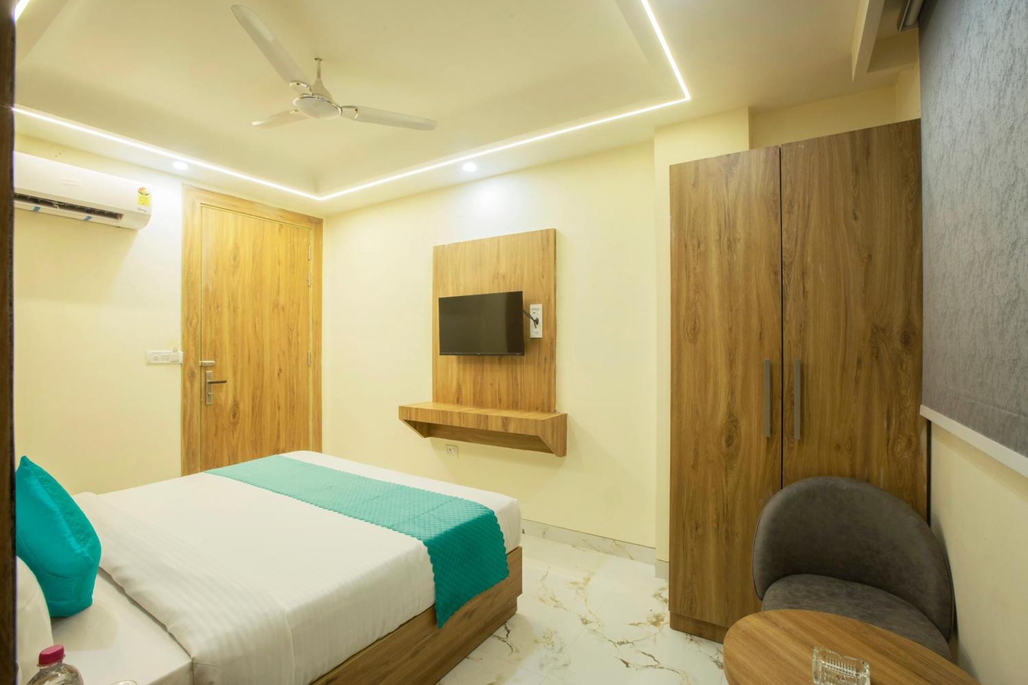 Luxe Manor Near Delhi Airport Hotel 3*