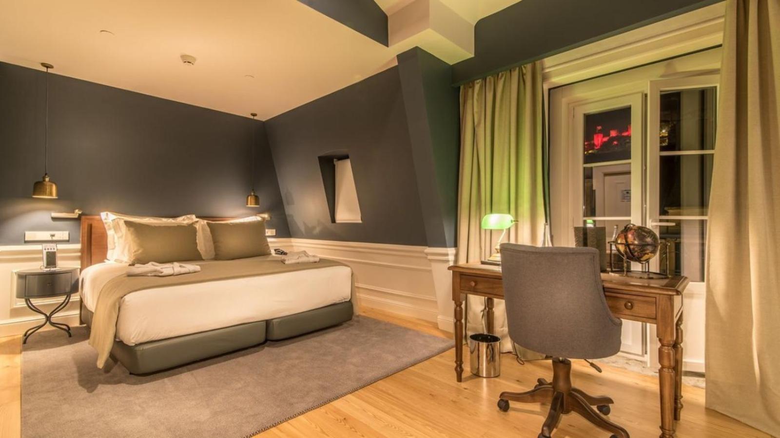 Luxe Manor Near Delhi Airport Hotel