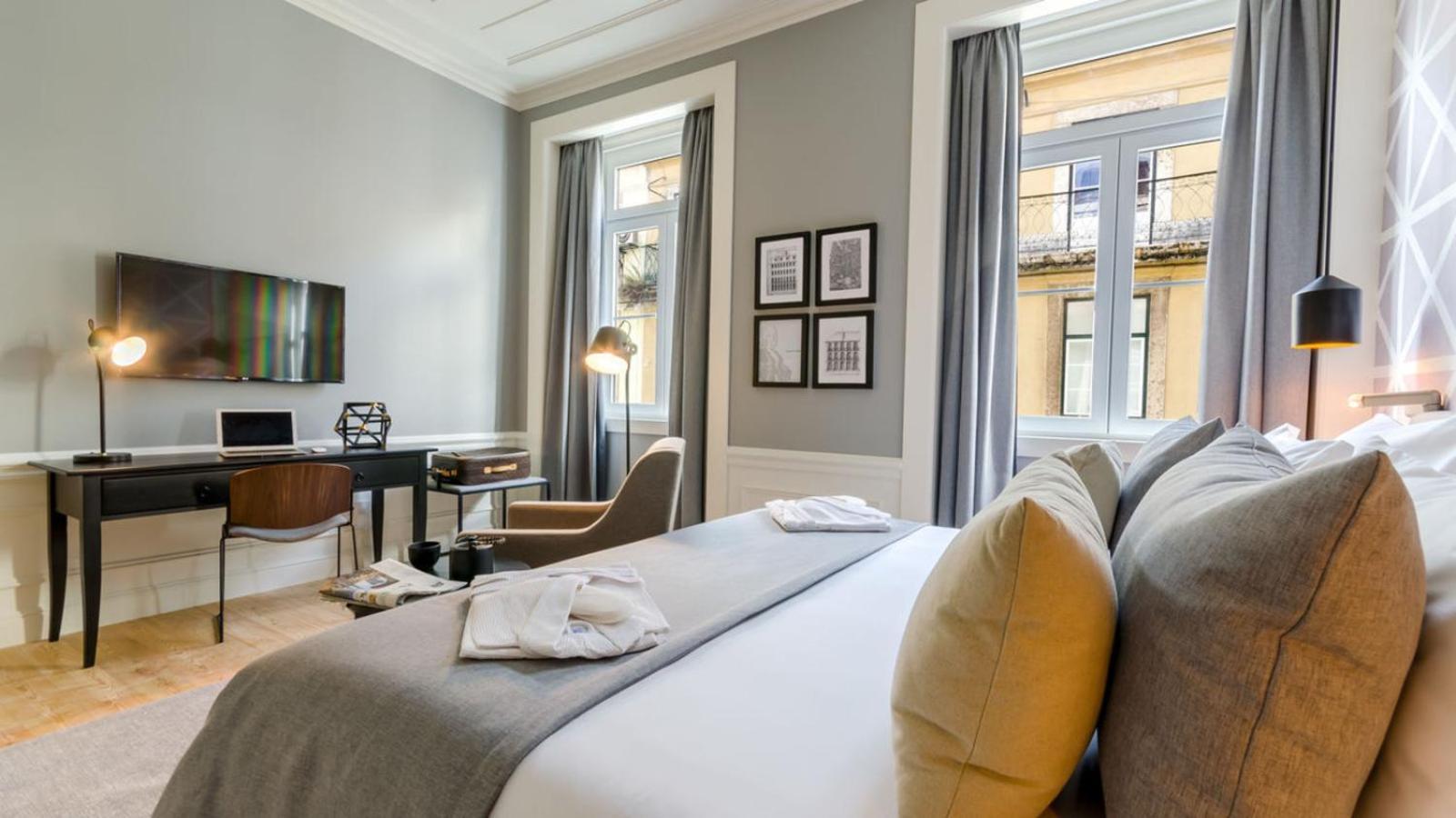 Luxe Manor Near Delhi Airport 3*