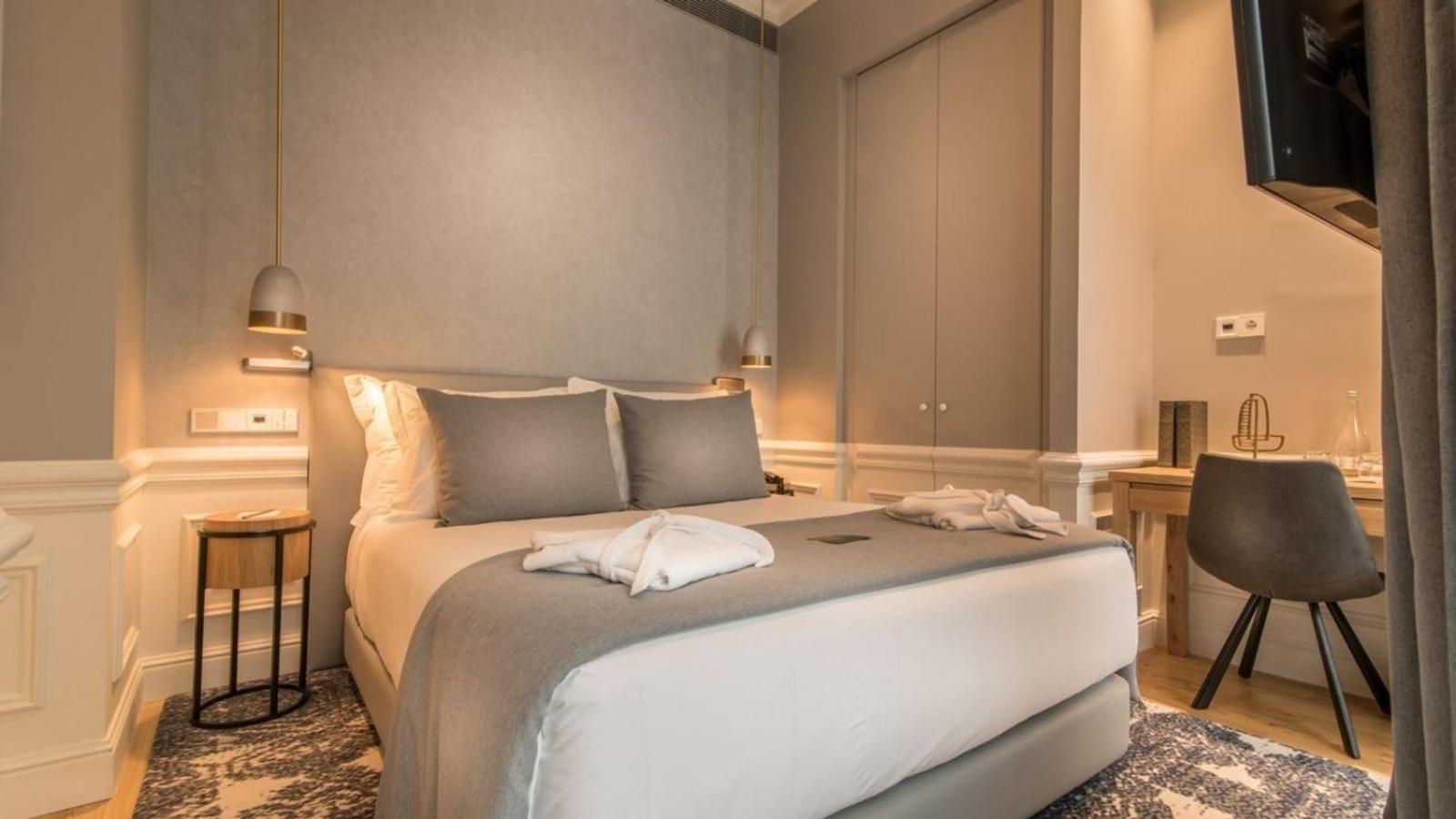 Hotel Luxe Manor Near Delhi Airport